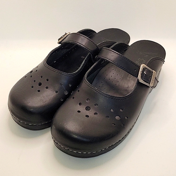 Unique!!! Dansko black mary jane clogs with boho detailing.  Size 40. - Picture 1 of 10